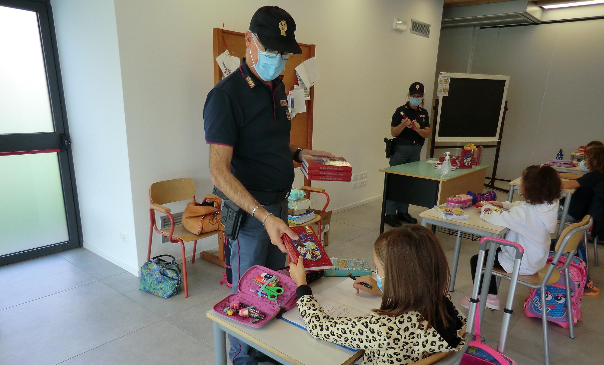 Copertina per La legalità insegnata a scuola, il diario della Polizia alle elementari di Staranzano